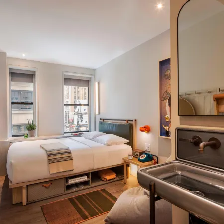 Moxy NYC Times Square Отели рядом с достопримечательностью «Мидтаун»