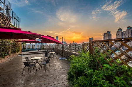 Metropolo Jinjiang Hotels (Xuzhou Railway Station, Suning Plaza, Chudu) Отели рядом с достопримечательностью «Pengcheng Square»