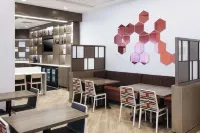 Hampton Inn and Suites by Hilton Phoenix Downtown - sarapan