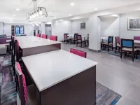 La Quinta Inn & Suites by Wyndham Houston Southwest Các khách sạn gần Trung tâm mua sắm Plazamericas Mall
