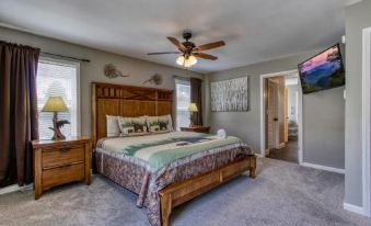 Moose Tracks by HoneyBearCabins 5Br 4BA Sleeps 15