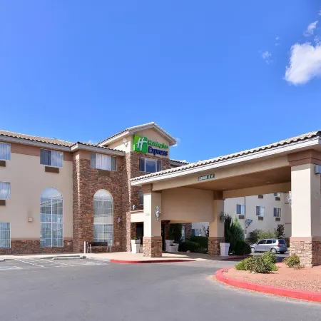 Holiday Inn Express & Suites FARMINGTON (BLOOMFIELD) by IHG