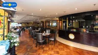 Surabaya Suites Hotel Powered by Archipelago - breakfast