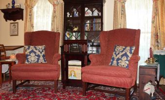 Red Bluff Cottage Bed & Breakfast - Housity