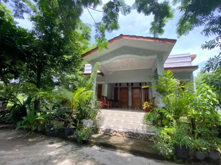 Gemo Beach Cottages Отели в г. Ngada Regency