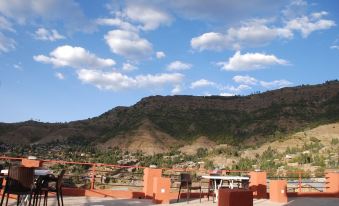 Zan-Seyoum Hotel