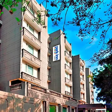 Park Inn by Radisson New Delhi Lajpat Nagar Отели рядом с достопримечательностью «Индийский технологический институт в Дели»