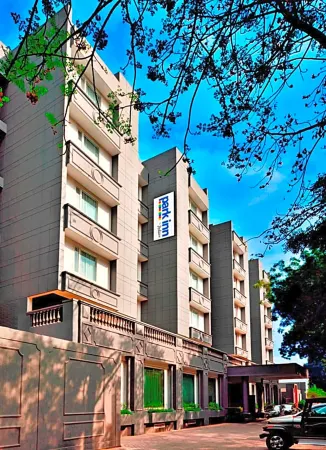 Park Inn by Radisson New Delhi Lajpat Nagar Отели рядом с достопримечательностью «Krishnas Collection Art Gallery»