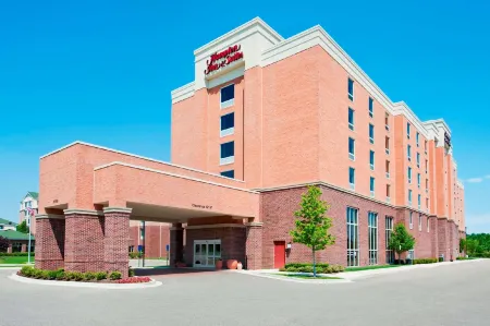 Hampton Inn & Suites Detroit/Airport-Romulus