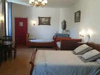 A la Grenouille du Jura Hotels in Maillat