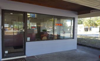 Oak Tree Inn - Housity