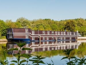 Boat Hotel de Barge