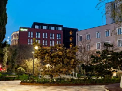 โรงแรม ฮอลิเดย์อินน์เอ็กซ์เพรส ทบิลิซี อัฟลาบารี บาย IHG โรงแรมในทบิลิซี