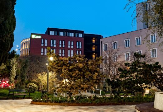 5. 홀리데이 인 익..