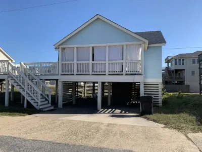 Calico Jack's Galley 2 Bedroom Cottage by RedAwning Hotel di Kitty Hawk