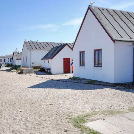 "Hariet" - 600m from the Sea