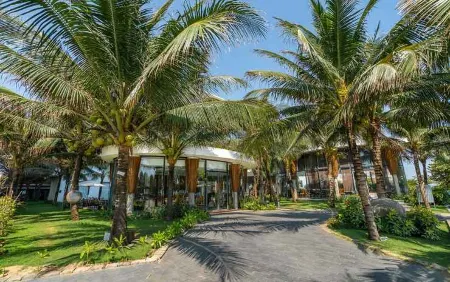 Sala Tuy Hoa Beach Hotel Отели в г. Туихоа