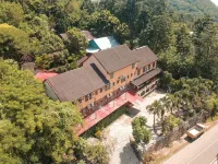 Centro Bajo Hotel & Resto Hotels in Tondong Belang