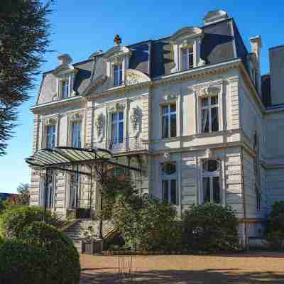 Hôtel spa Château la Comtesse de Loire Hotel Exterior