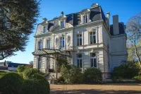 Château la Comtesse de Loire & Spa Отели в г. Дистре