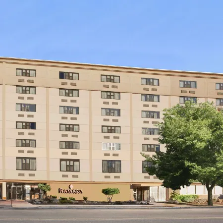Ramada by Wyndham East Orange Отели в г. Ист-Оранж