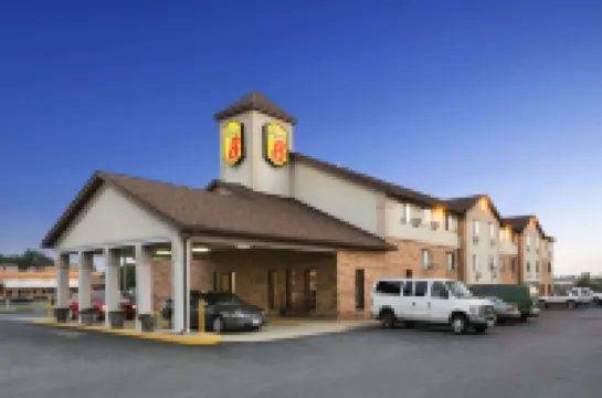 Super 8 by Wyndham Mt. Vernon IL Hotels in Mount Vernon