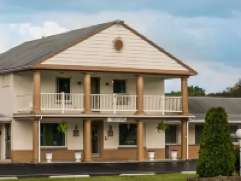 Knights Inn Palmyra Hotels in Palmyra