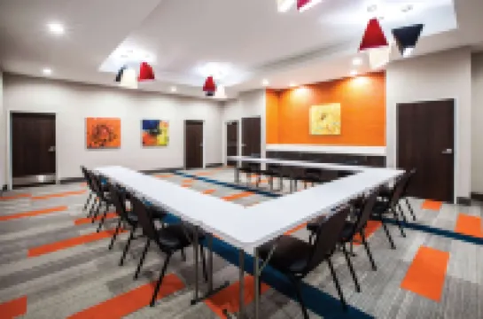 La Quinta Inn & Suites by Wyndham Owasso