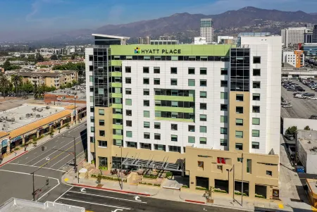 Hyatt Place Glendale/Los Angeles Отели рядом с достопримечательностью «Gallery Godo»
