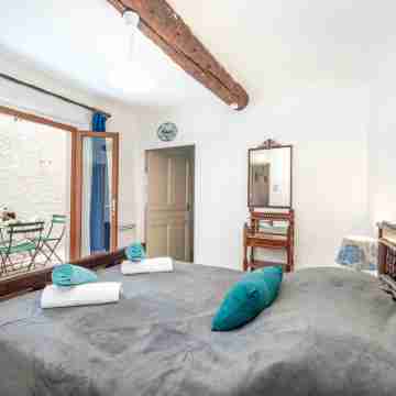 Rue de la Pompe Rooms