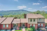Timber Creek Townhome w/ 2 Decks & Mtn Views! - parking