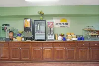 Days Inn by Wyndham Marietta White Water - breakfast