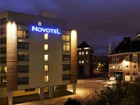 Novotel Lille Centre Gares Отели рядом с достопримечательностью «IESEG School Of Management»