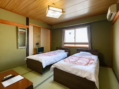 Business Hotel Nagajima Hotel berhampiran Iriyamase Station