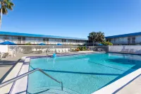 Days Inn by Wyndham Titusville Kennedy Space Center - Pool