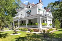 Ross Mansion Bed & Breakfast Các khách sạn gần Amtrak - Hattiesburg