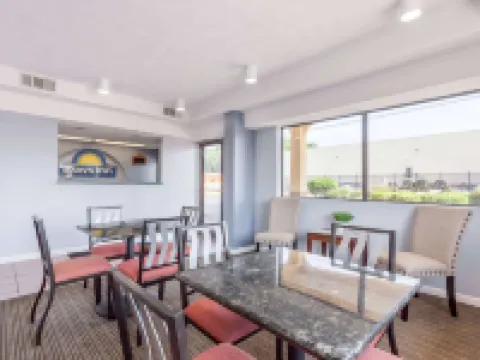 Days Inn by Wyndham Clinton Hotels in Clinton