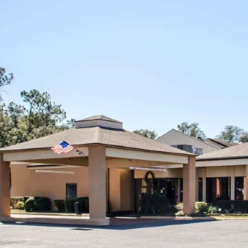 Quality Inn & Suites Pensacola Bayview