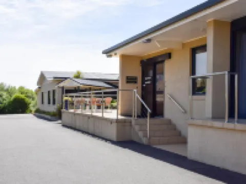 บีชเวย์ โมเทล แอนด์ เรสเตอรองท์ โรงแรมในUlverstone