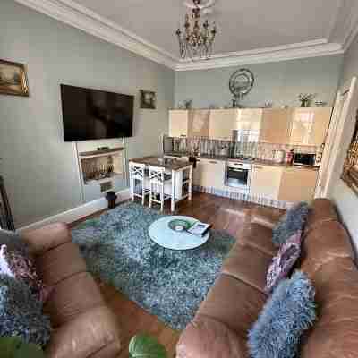 Charming 2-Bedroom Apartment Located in Ayr Others