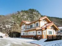 Gyeongju Hanok Kkotjam Pension Hotels near Sinseonsa Temple