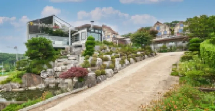 Daebudo Log House with View Pension