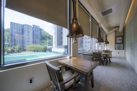 Hound Hotel Changwon Jinhae Отели рядом с достопримечательностью «Чинхэгу»