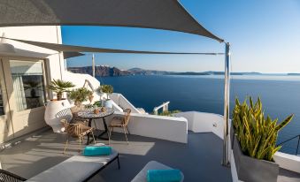 Kima Oia Suites