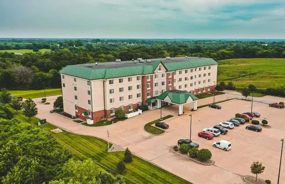 小鎮鄉村旅館及套房酒店