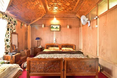 Best 5 Star Luxurious Houseboats in Srinagar