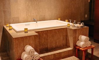 Hyatt at Olive 8