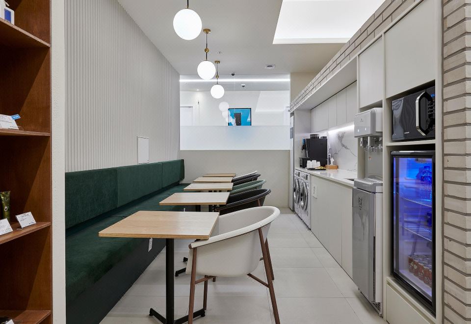 저스트플레이호스텔 로비