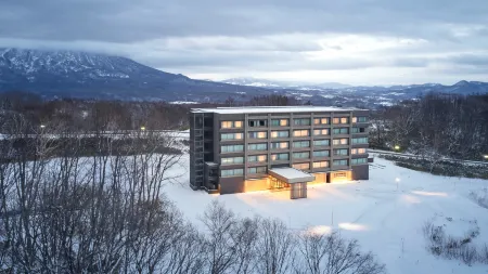 Hinode Hills Niseko Village, Curio Collection by Hilton Отели рядом с достопримечательностью «Niseko Village Pure»