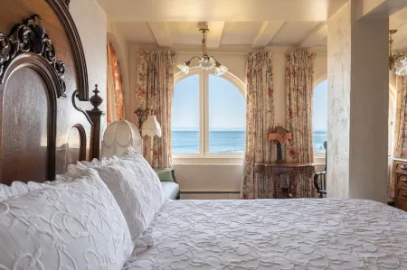 Martine Inn